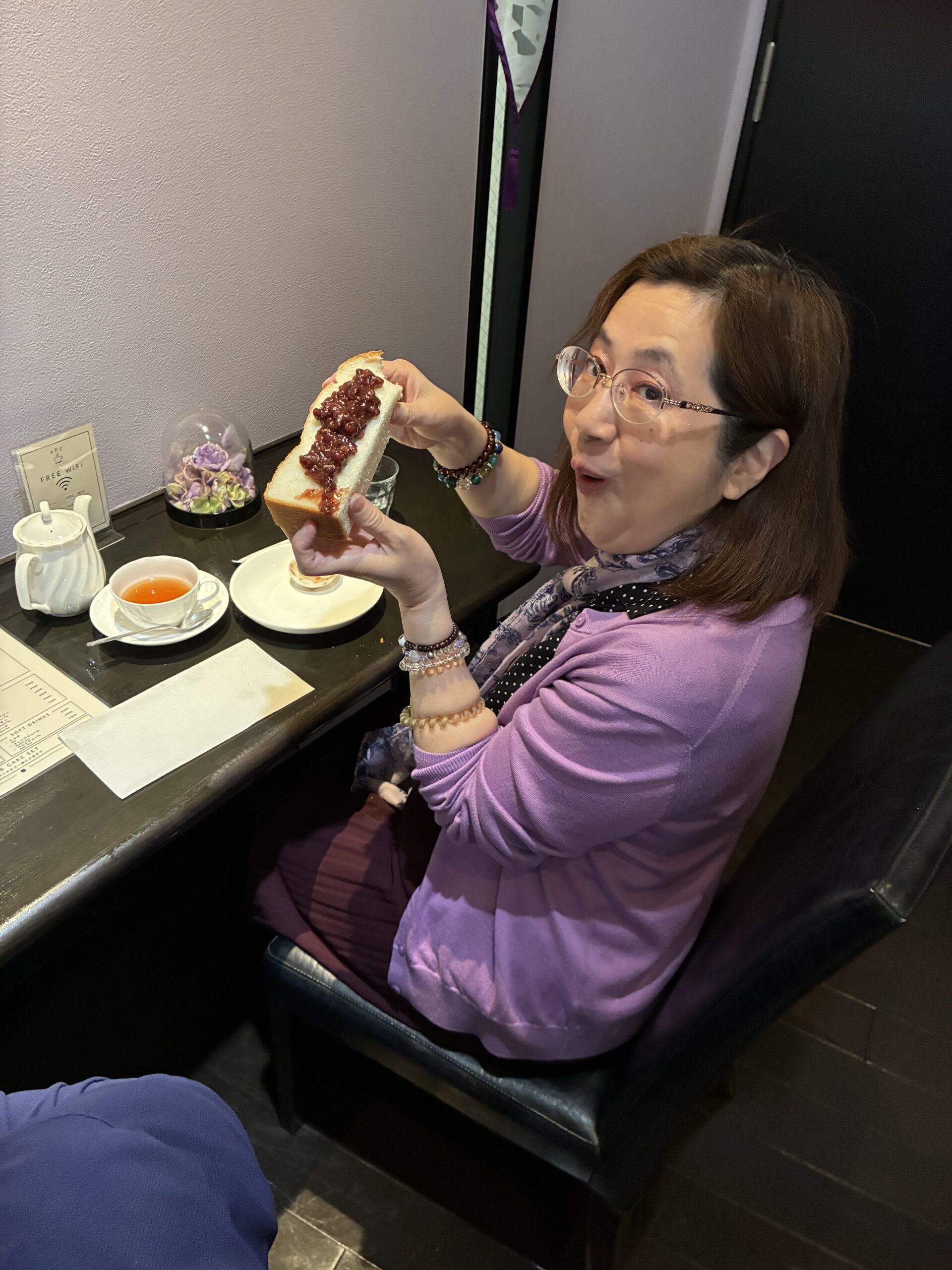 小倉トーストを食べながら